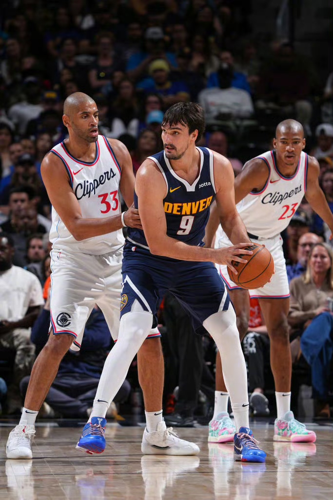 开云体育在线-篮网轻取快船，约基奇带队取胜