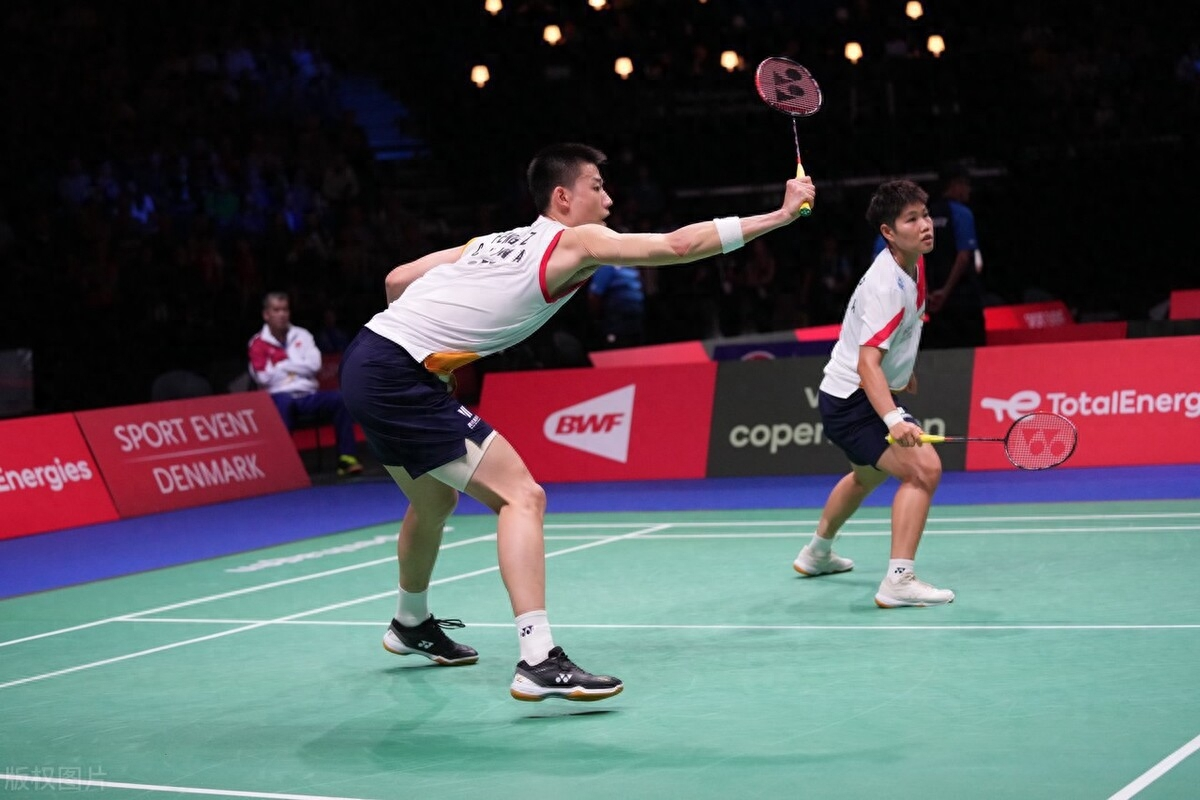 英格兰羽毛球队绝地反击印度羽毛球队，林丹统治全场