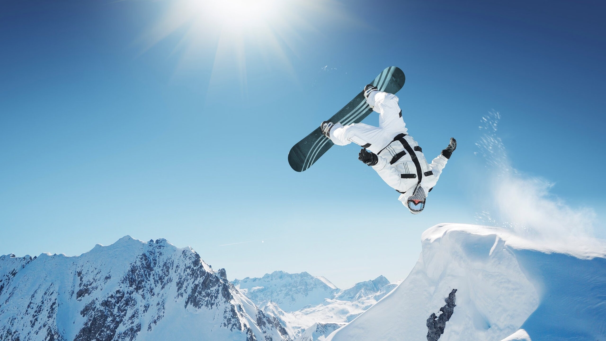 年度焦点之战之夜,拉文持续制造杀伤,书写传奇篇章