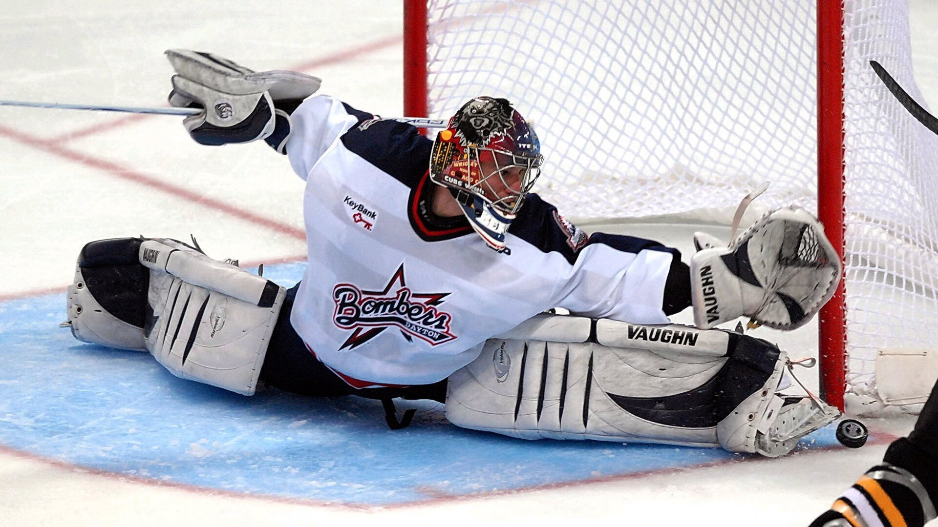 勇士轻取广州队，库里刷新纪录，三分时代的永恒印记