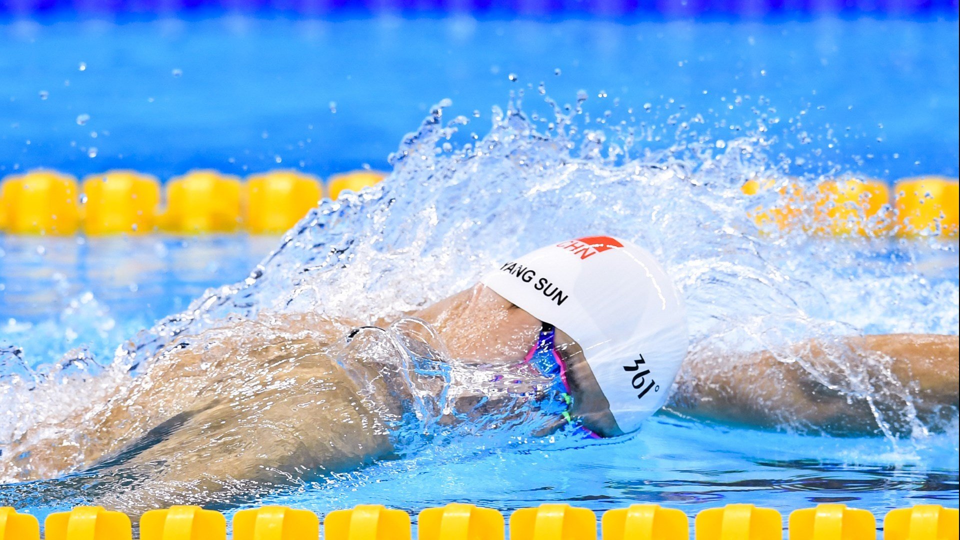 开云体育APP下载-赛道风云，红牛车队横扫阿斯顿马丁，周冠宇状态火热预示新格局