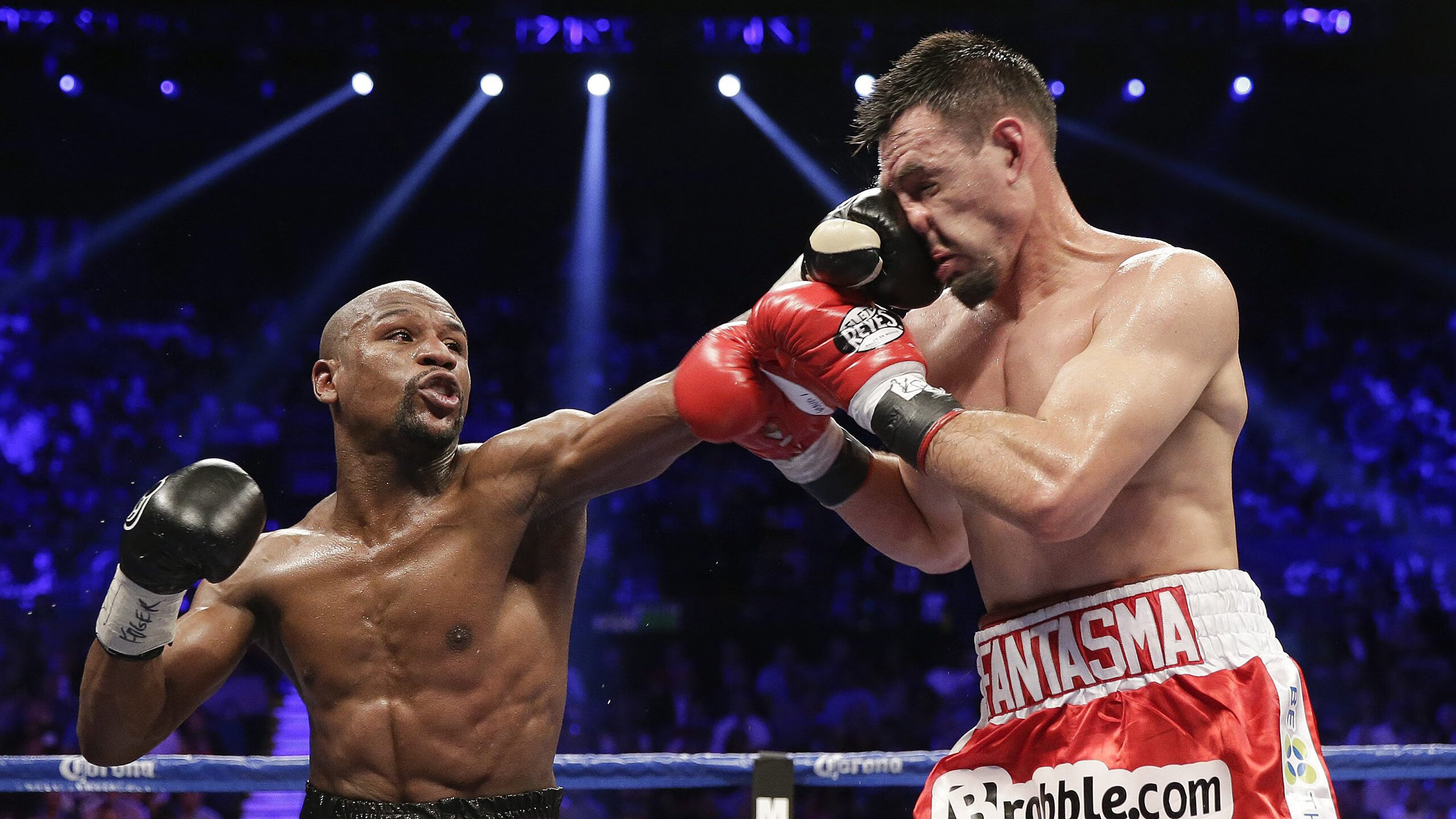 奥亚尔萨瓦尔闪耀F1新赛季揭幕战之夜，展现无可替代的巨星价值